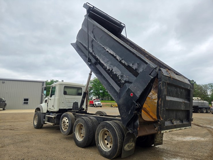 #24295-•-2011-mack-gu713-dump-truck-image-28