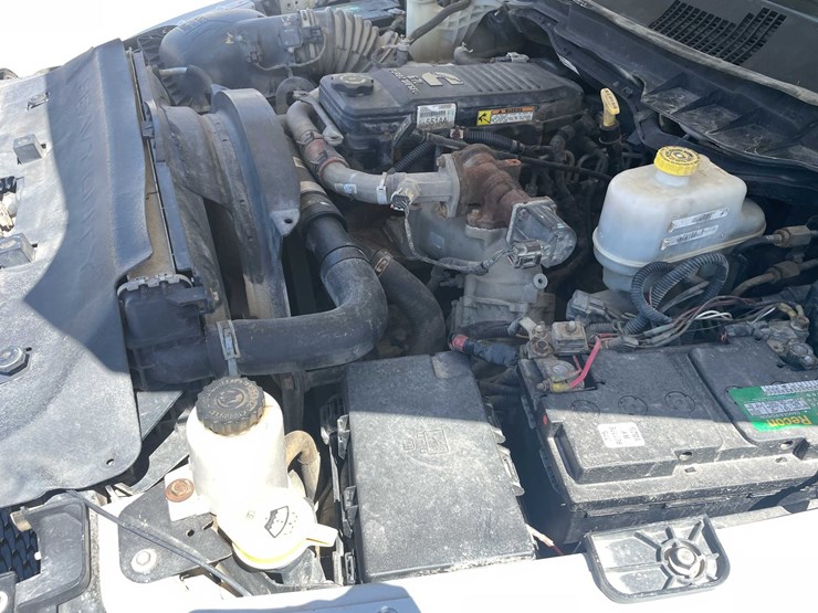 #6925-•-2013-ram-5500-heavy-duty-image-103