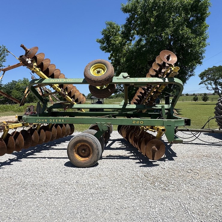 JOHN DEERE 220