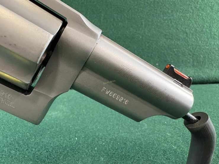 taurus-"the-judge"-.45lc/410ga-revolver-image-4