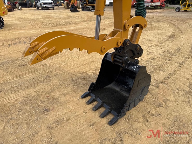 2021-caterpillar-305.5-image-9