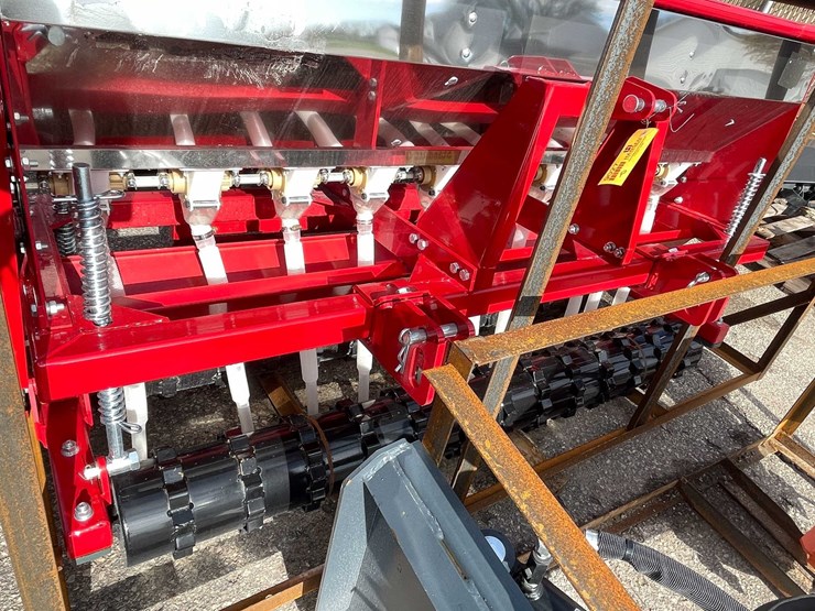 #9027-•-unused-agt-70-skid-steer-universal-mount-(o12)-image-14