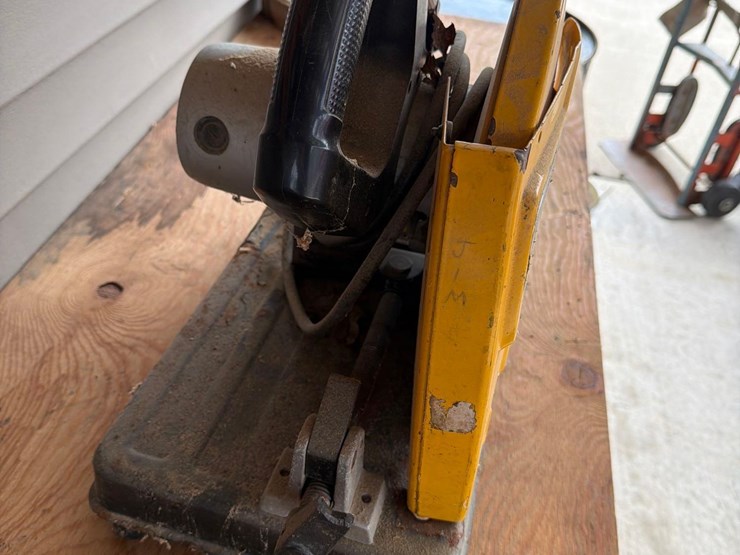 dewalt-chop-saw-image-4