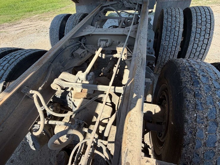 2016-kenworth-t880-image-11