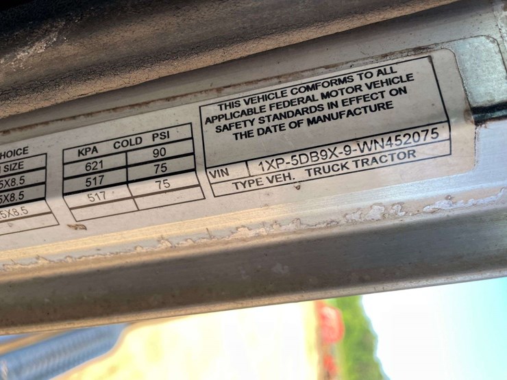 1998-peterbilt-379-image-32