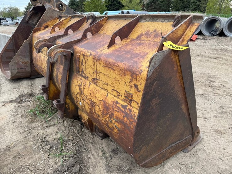 #3958-•-approx-10'-loader-bucket-image-4