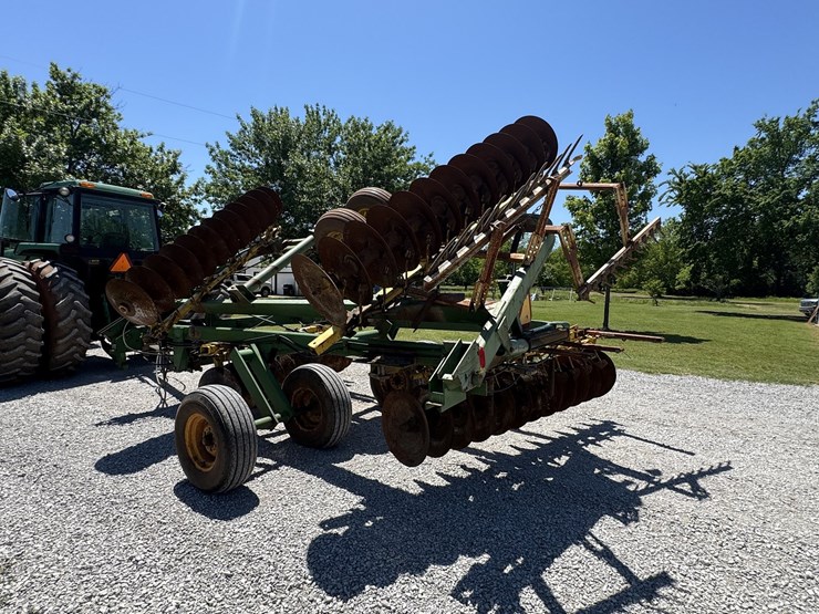 john-deere-220-image-5