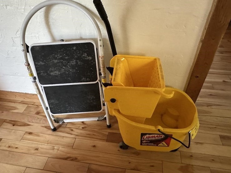 mop-bucket,-step-stool-image-3