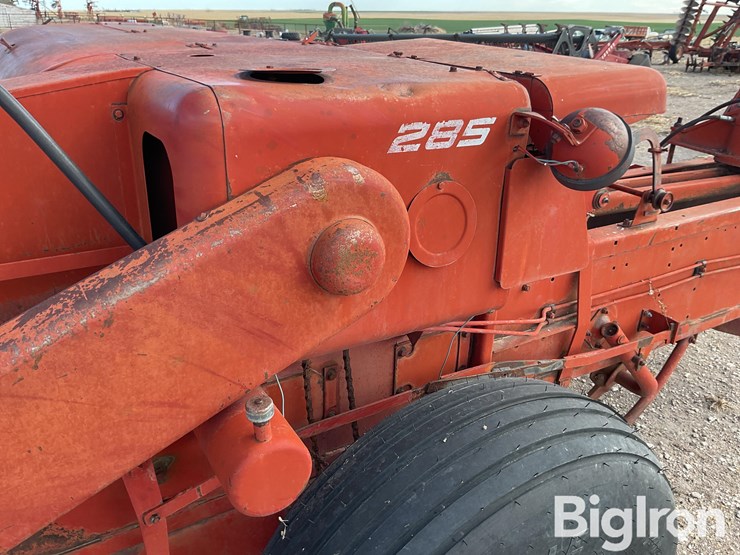 new-holland-285-image-17