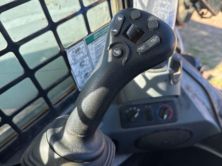 2022-bobcat-t870-image-17