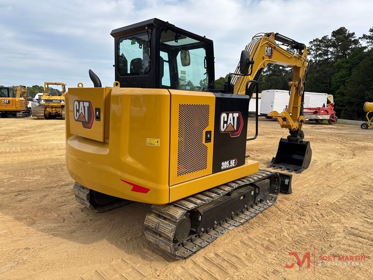 2021-caterpillar-305.5-image-3