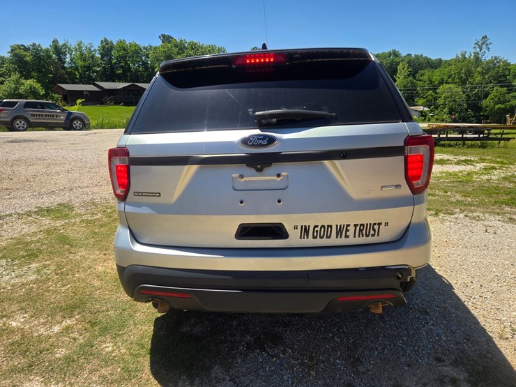 2016-ford-explorer-image-10