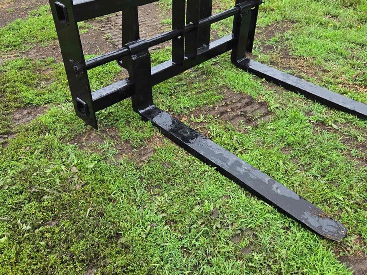 m&j-jrb-416-mount-payloader-pallet-forks-image-2