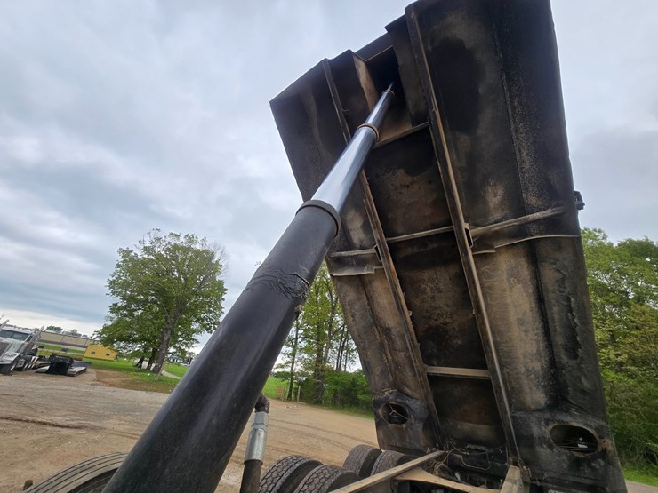 #24295-•-2011-mack-gu713-dump-truck-image-44