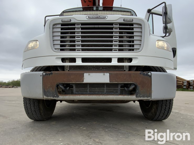 2013-freightliner-m2-106-image-9