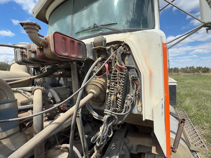 1996-mack-rd688c-cement-truck-image-47
