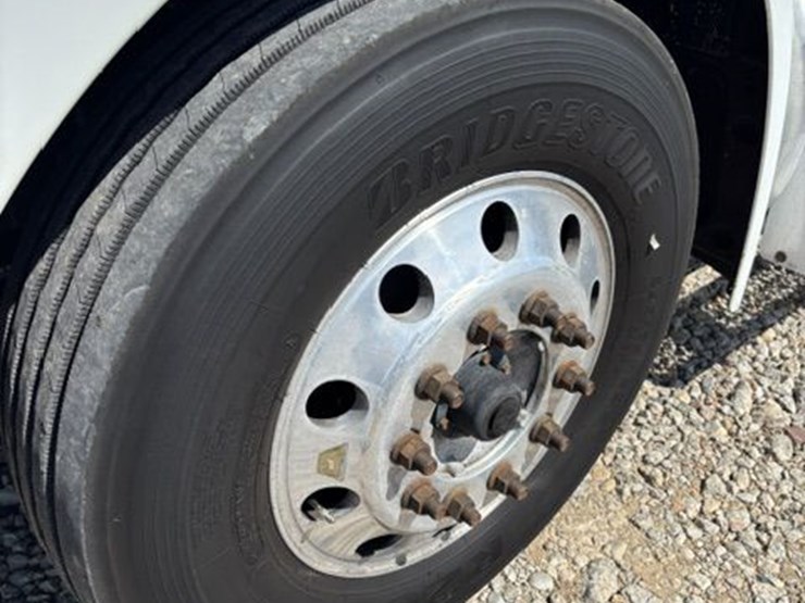 2019-peterbilt-579-image-16