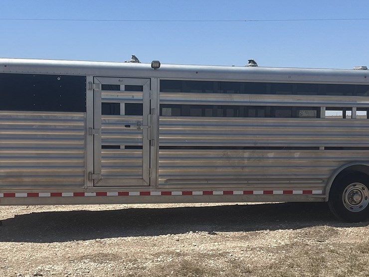 2015-elite-8'x26'-lowpro-livestock-trailer-image-2