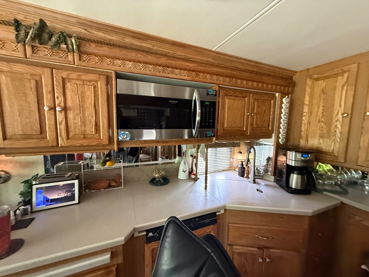 #7-•-2005-tiffin-phaeton-40’-–-premium-refurbished-coach-image-17