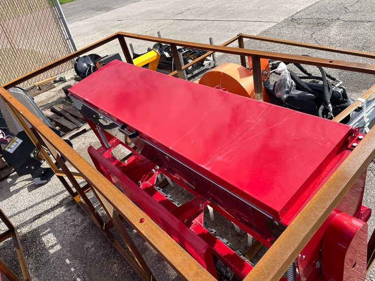 #9027-•-unused-agt-70-skid-steer-universal-mount-(o12)-image-16