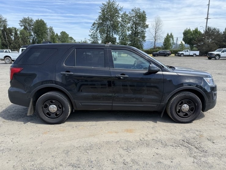 2017-ford-explorer-image-3