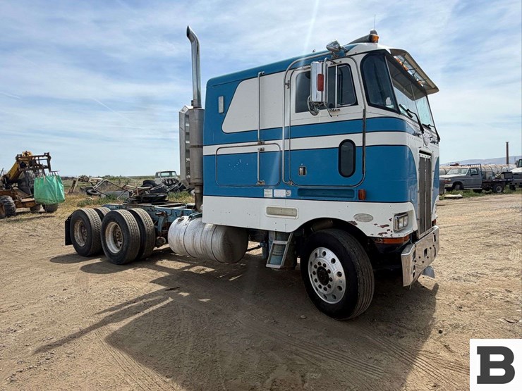 1984-peterbilt-362-image-7