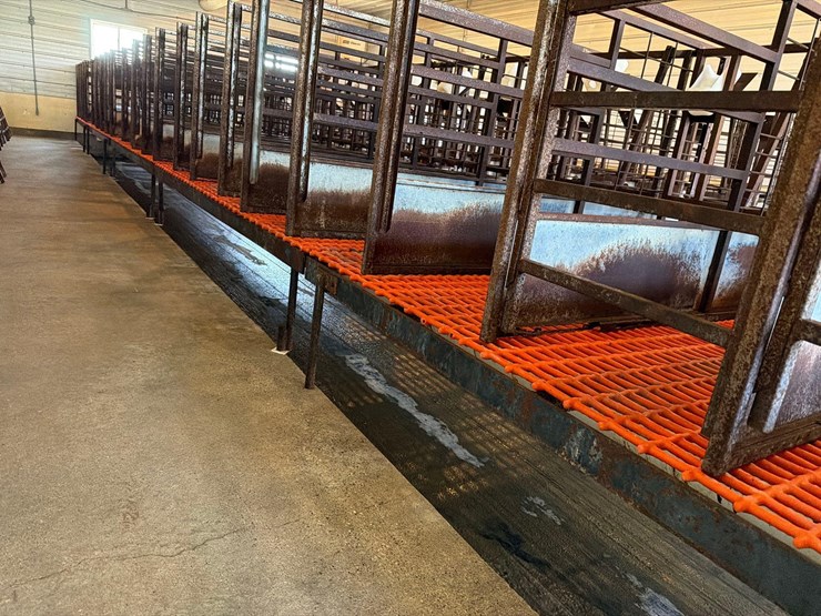 10-sections-of-orange-metal-floor-grates-image-2