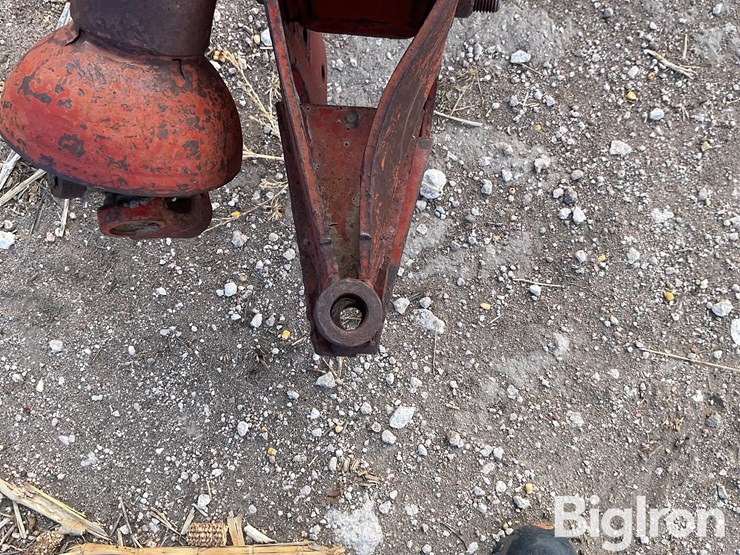 new-holland-285-image-9