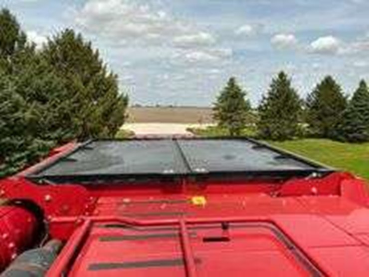 2012-case-ih-6130-image-21