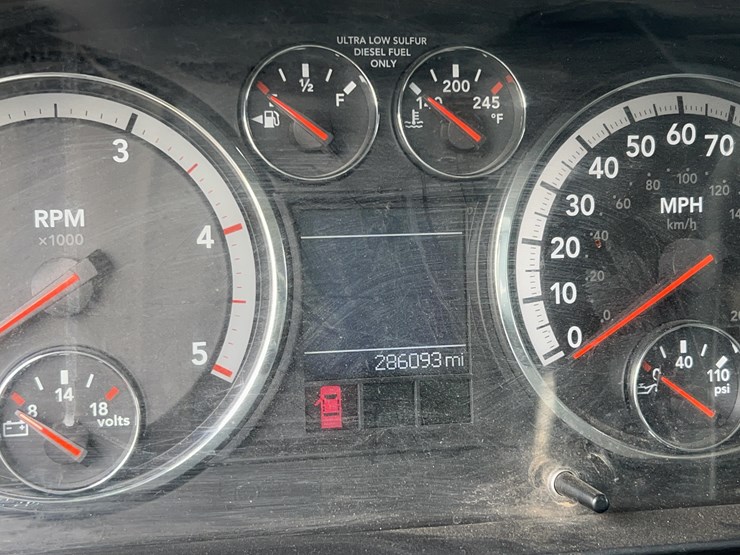 2011-dodge-3500-image-31