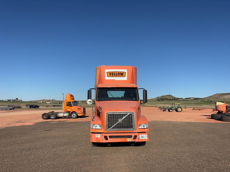 2007-volvo-vn-image-2