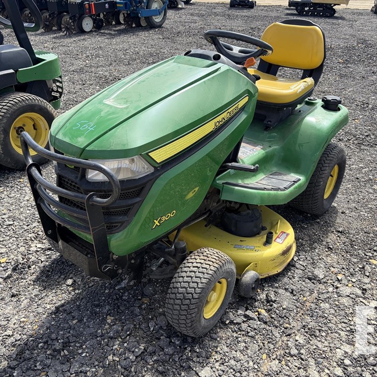 JOHN DEERE X300