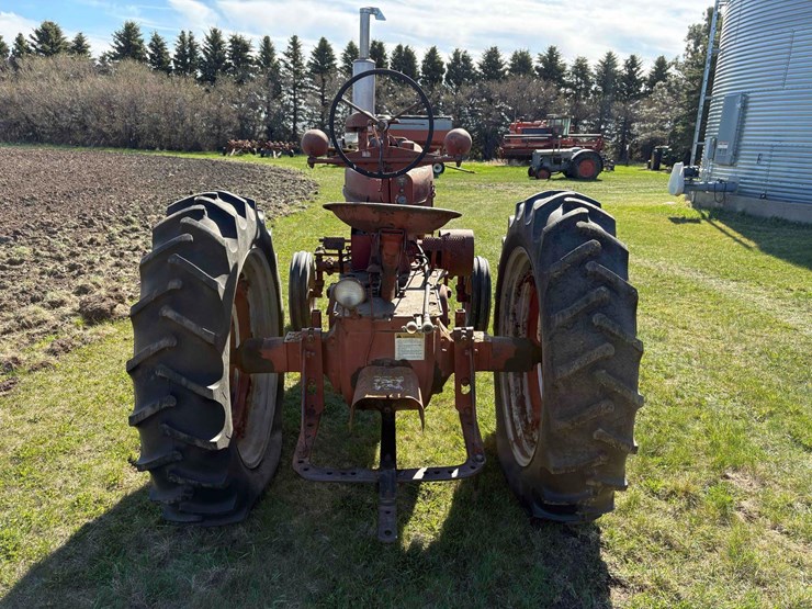 1951-farmall-m-tractor-image-9