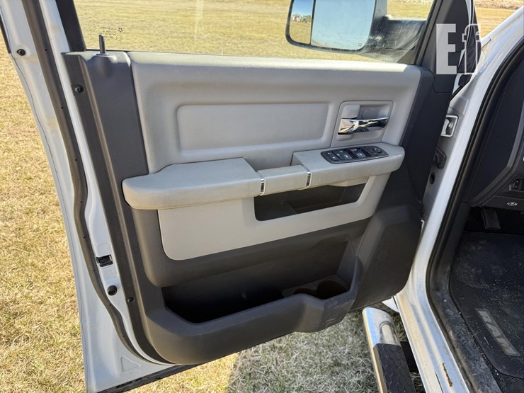 2011-ram-2500-big-horn-image-25
