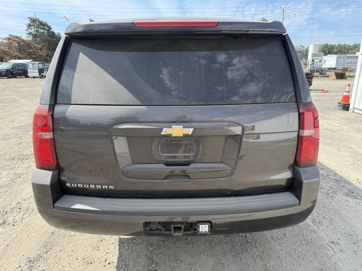 2015-chevrolet-suburban-image-5