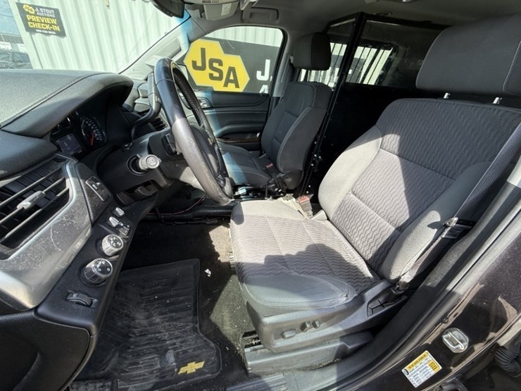 2015-chevrolet-suburban-image-26