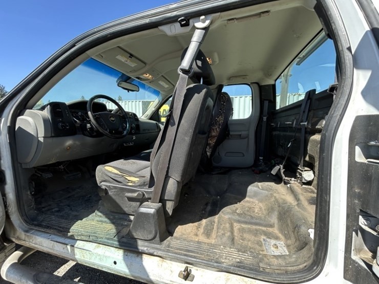 2012-chevrolet-silverado-2500-image-33