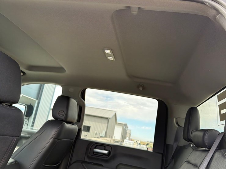 2021-chevrolet-2500hd-image-31