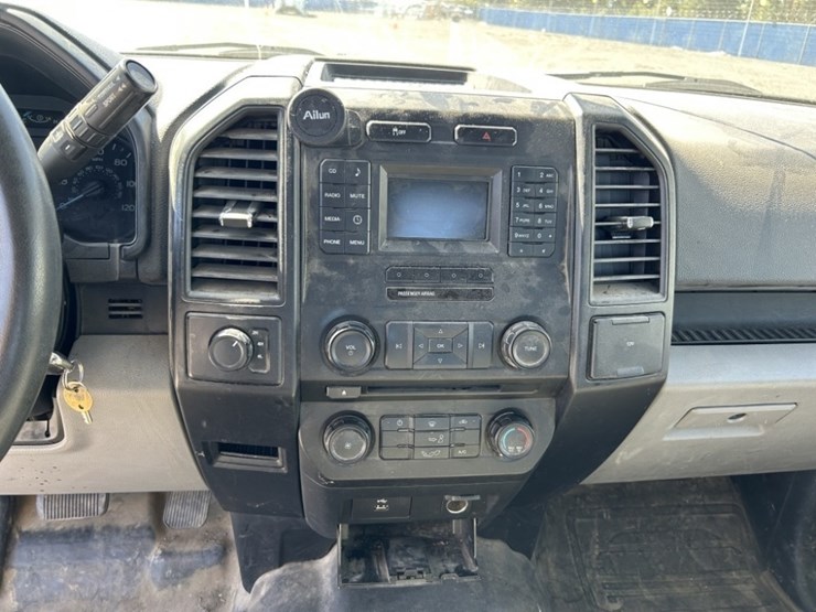 2016-ford-f150-xl-image-17