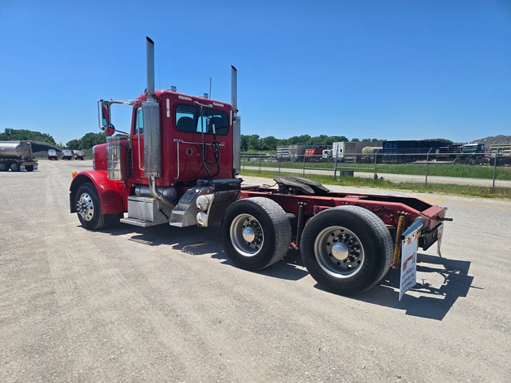 2007-peterbilt-379-image-12