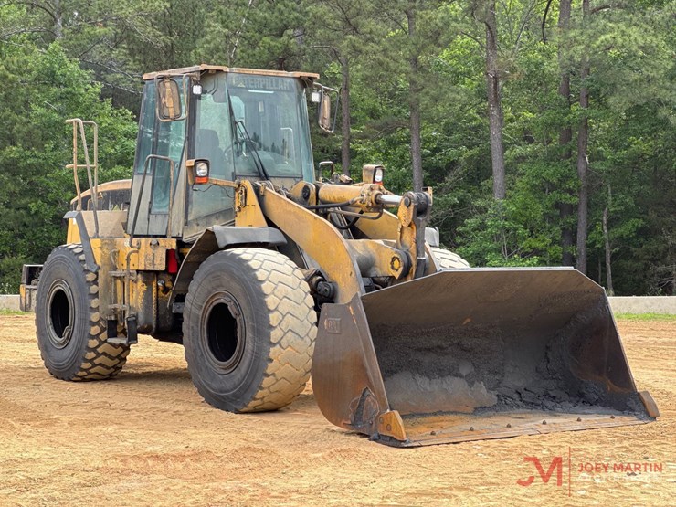 caterpillar-416-image-1