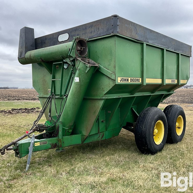 JOHN DEERE 650
