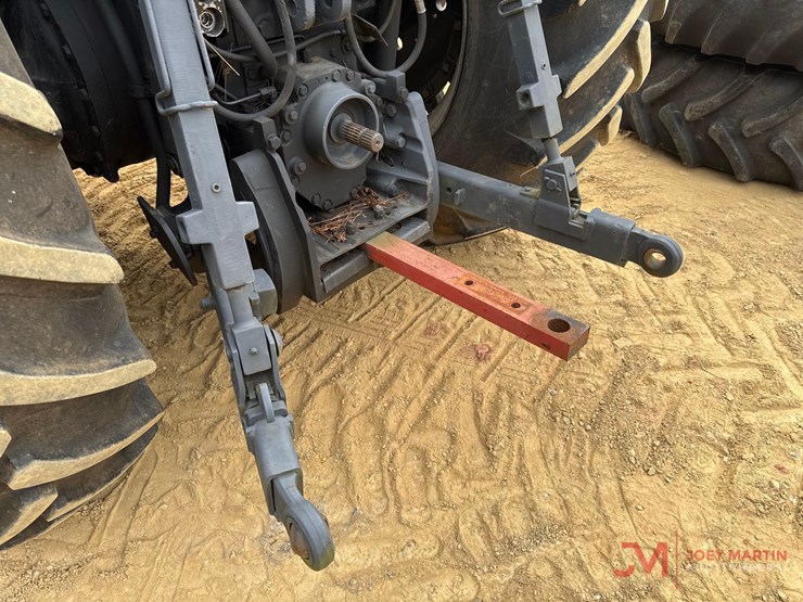 case-7140-ag-tractor-image-9