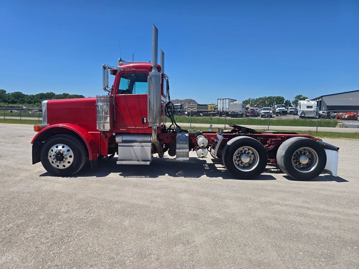 2007-peterbilt-379-image-8