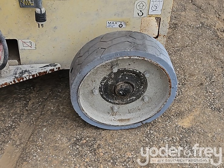 2016-jlg-3246es-image-10