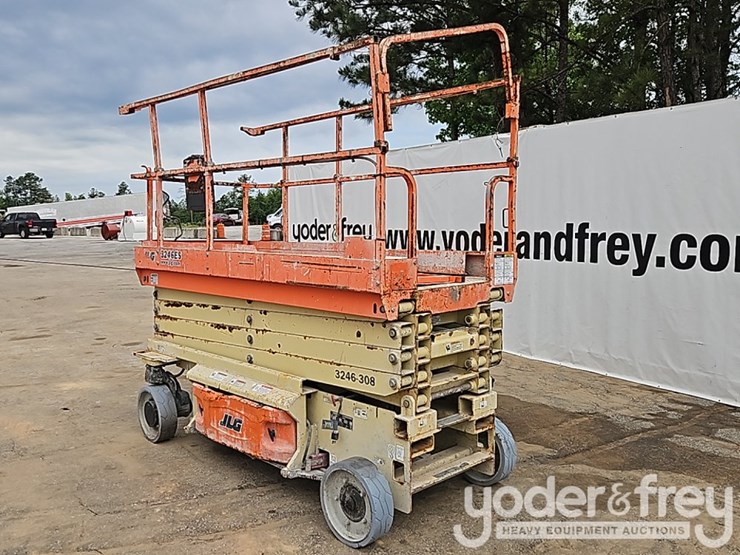2016-jlg-3246es-image-3