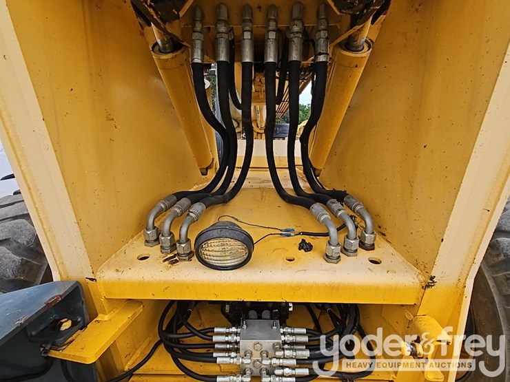 2013-gehl-dl11-image-38