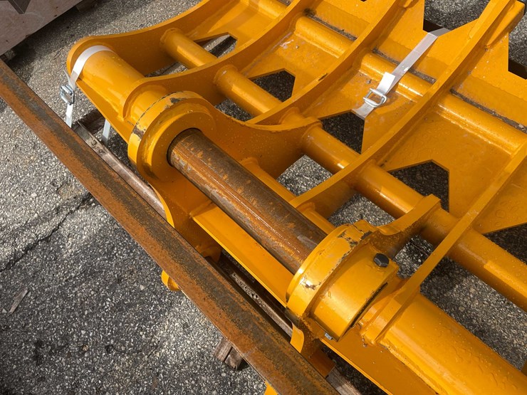caterpillar-320-image-14