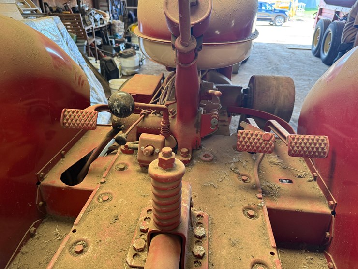 farmall-mccormick-w6-tractor-image-5