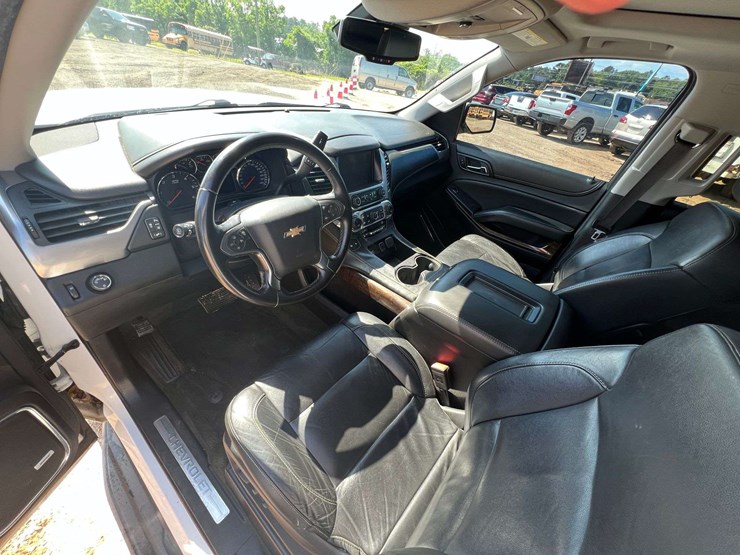 2015-chevrolet-tahoe-lt-image-9